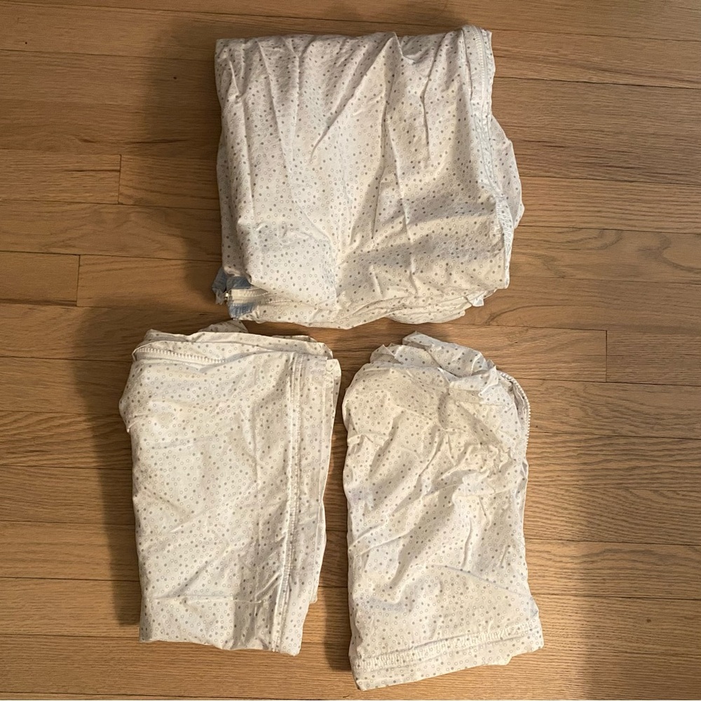 Never Used QuickZip Crib Sheets